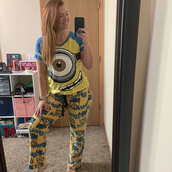 Universal Intimates \u0026 Sleepwear | Minion PJ Outfit! Fleece PJ Pants and Cotton V Neck Shirt | Color: Blue/Yellow | Size: L | Snm96's Closet
